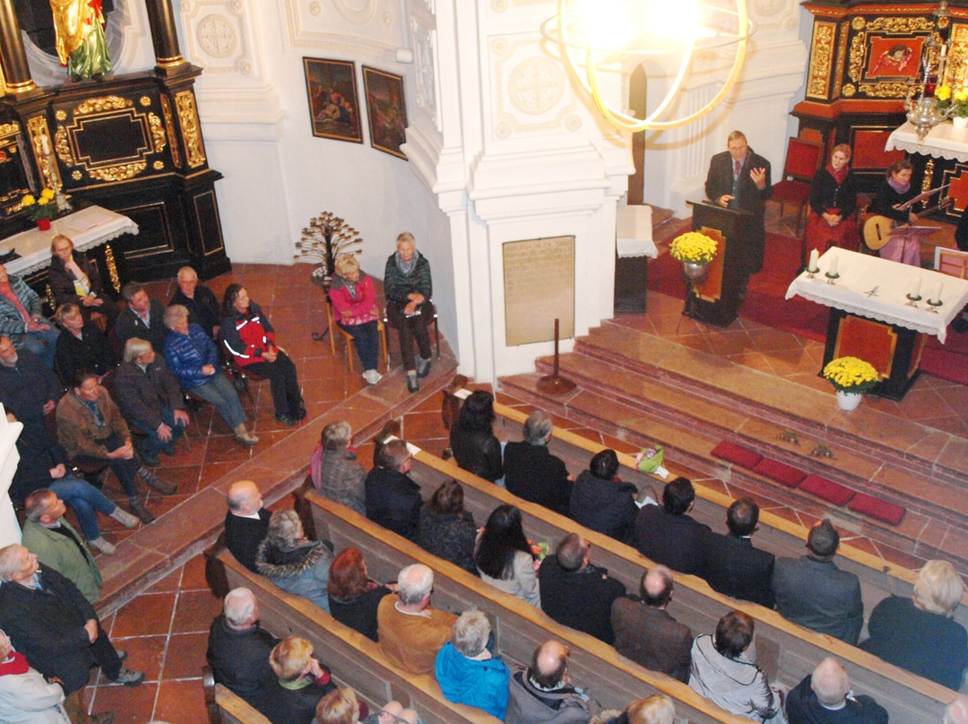 Kirche St. Johann Baptist und Heilig Kreuz-罗森海姆必去景点