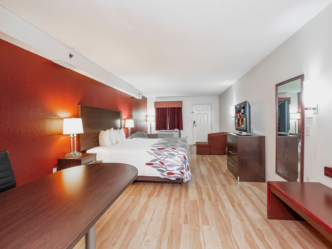 Red Roof Inn & Suites Rome主图