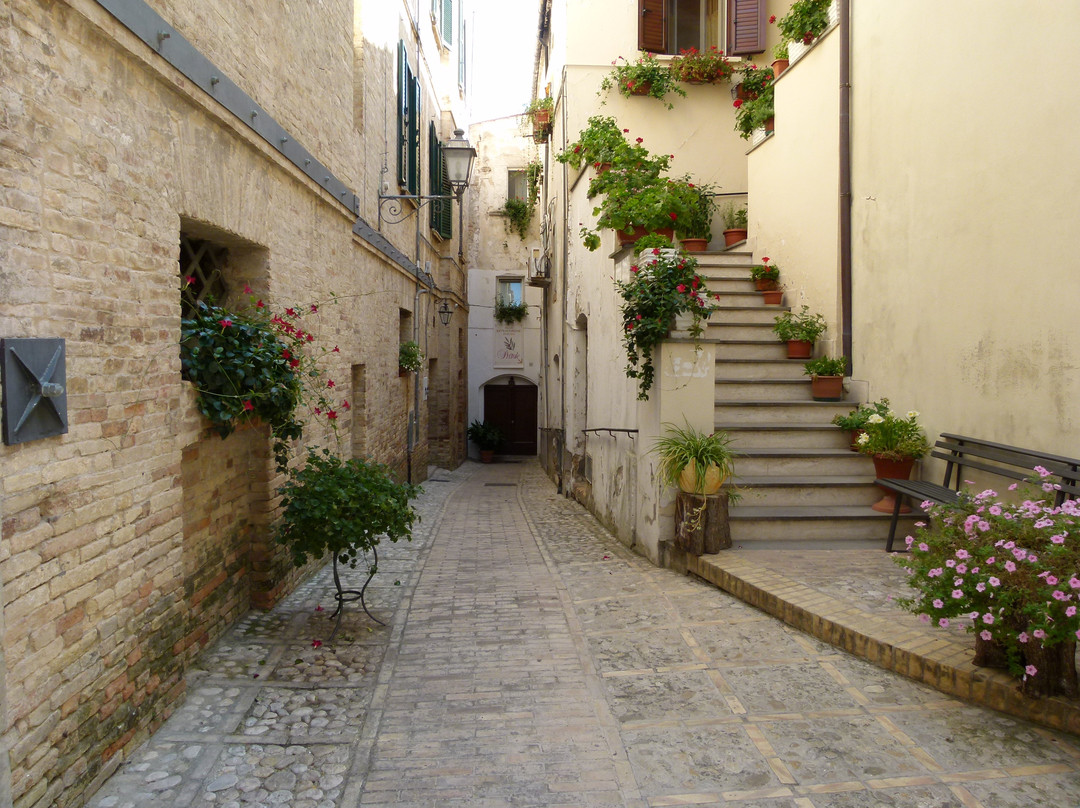 Centro Storico-Loreto Aprutino必去景点