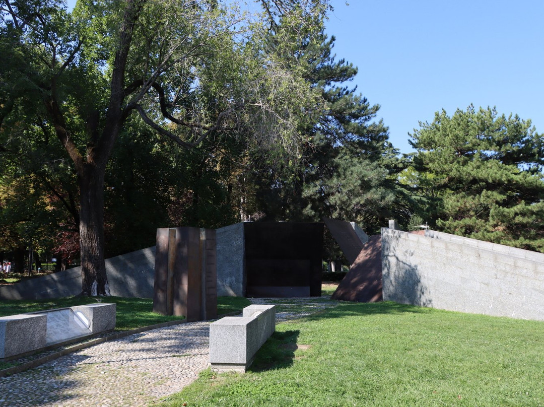Monumento alla Resistenza Europea-科莫必去景点