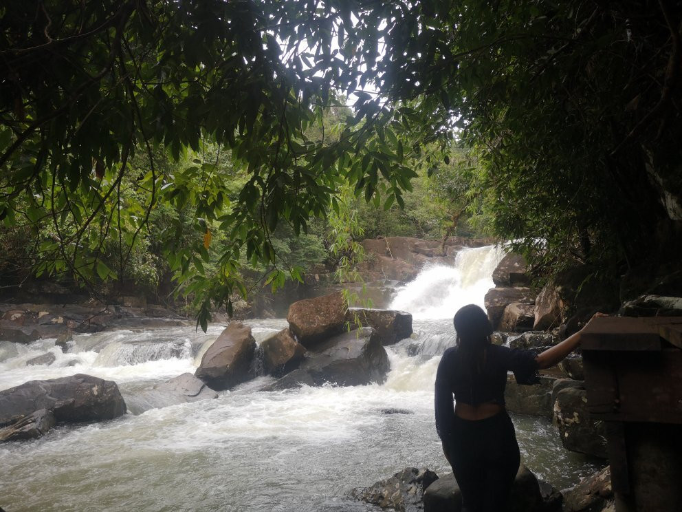Khlong Yai Kee Waterfalls-阁骨岛必去景点