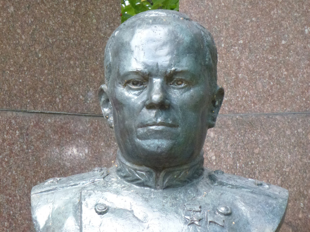 John-Military Necropolis-Kovrov必去景点