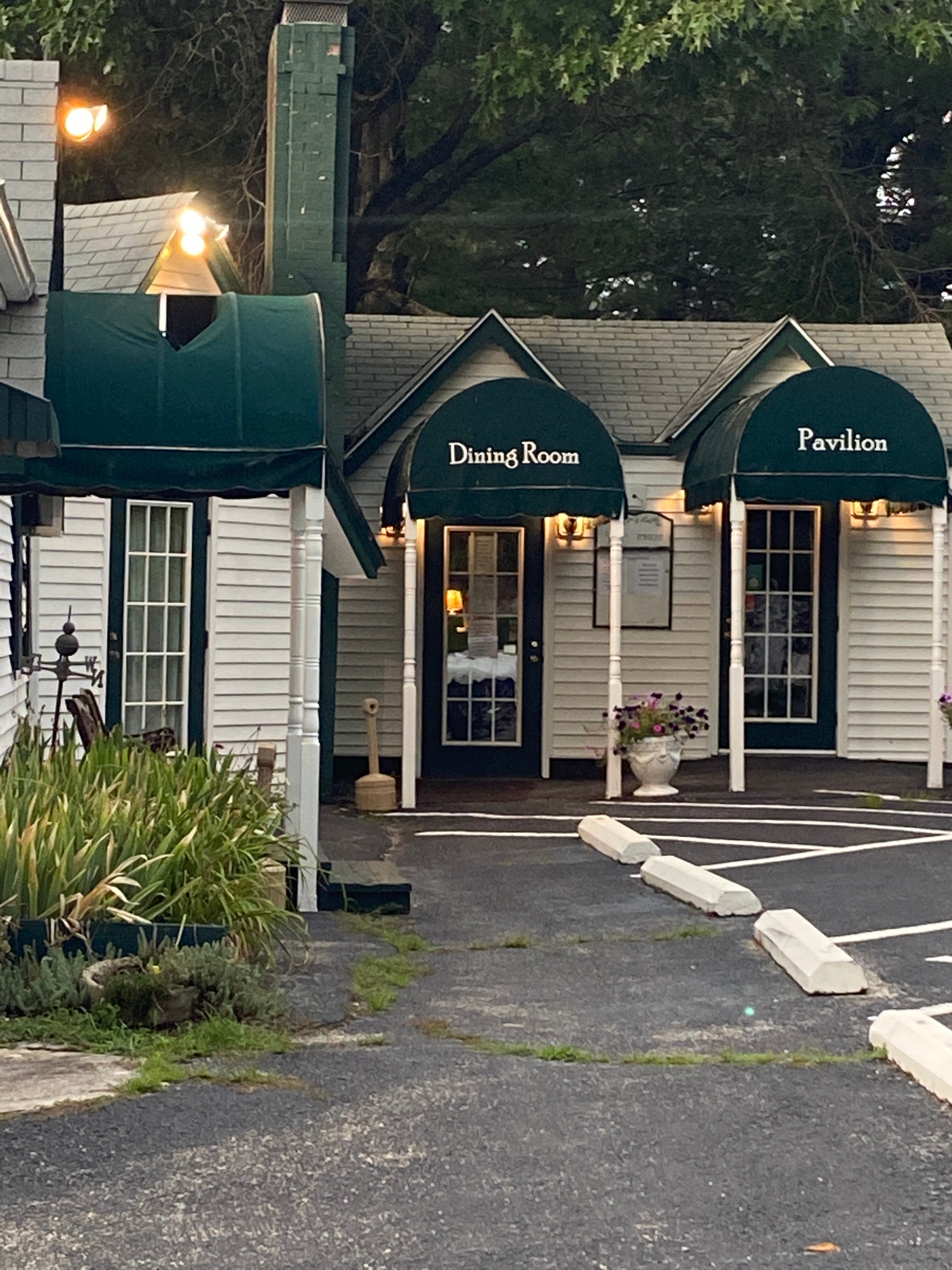 The Pine Tavern Lodge-餐饮