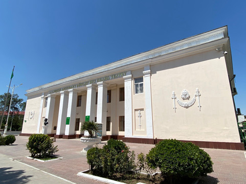 Pushkin Bust-阿什哈巴德必去景点