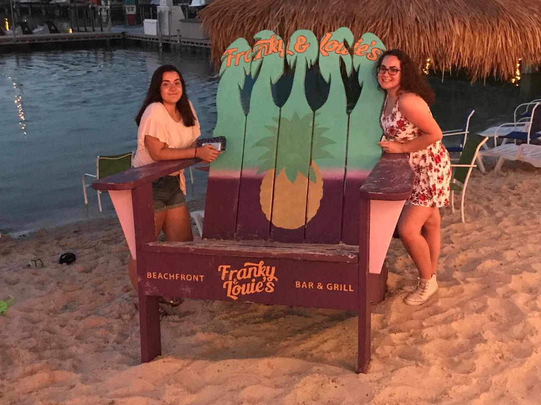 Franky & Louie's Beach Front Bar & Grill景点图片