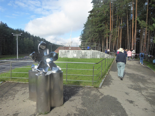The Obelisk on the Border Between Europe and Asia-叶卡捷琳堡必去景点