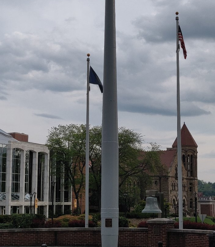 U.S.S. West Virginia Memorial Plaza景点图片