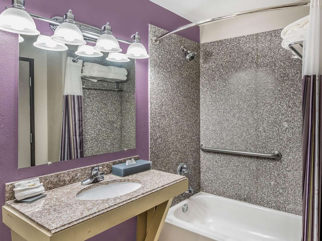 La Quinta Inn & Suites by Wyndham Canton MS主图