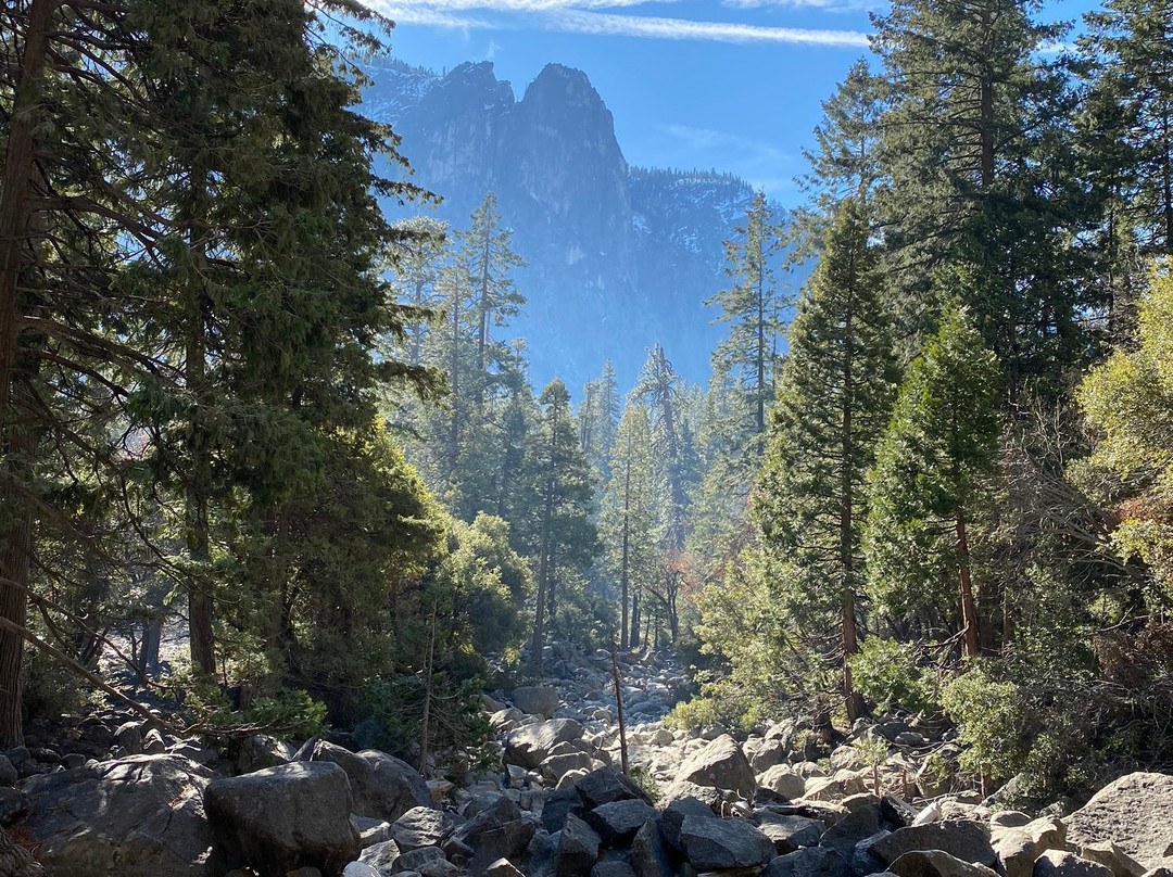 Lower Yosemite Fall Trail景点图片