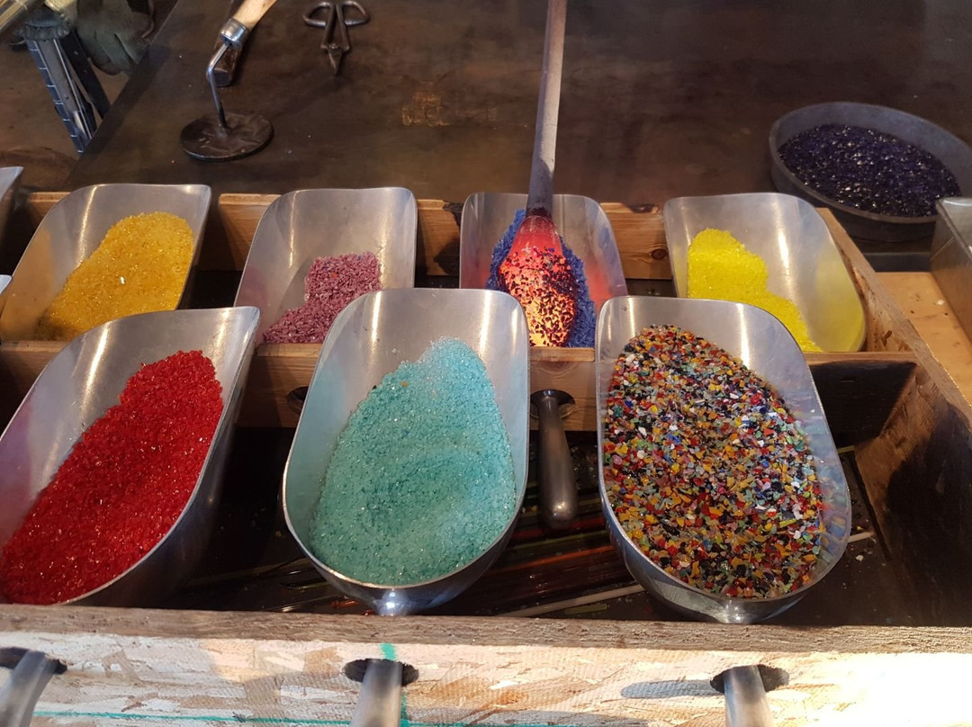 Lumel Glass Blowing Studio景点图片