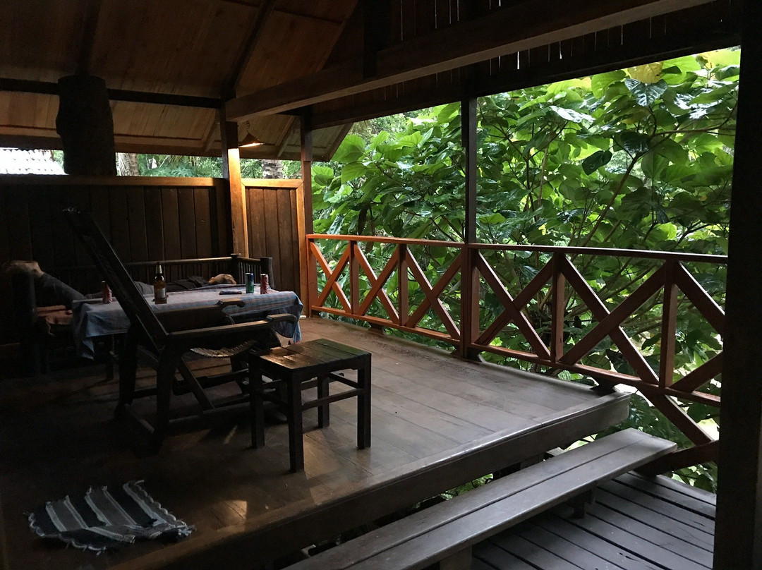 弯尼萨瀑布酒店主图