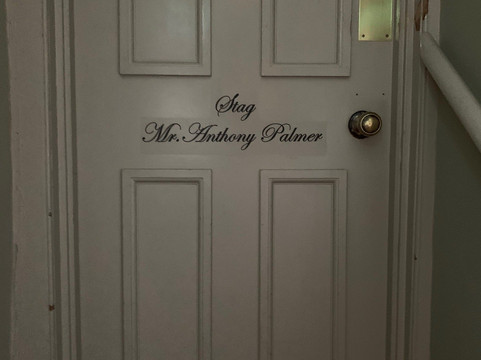 公牛与天鹅酒店主图