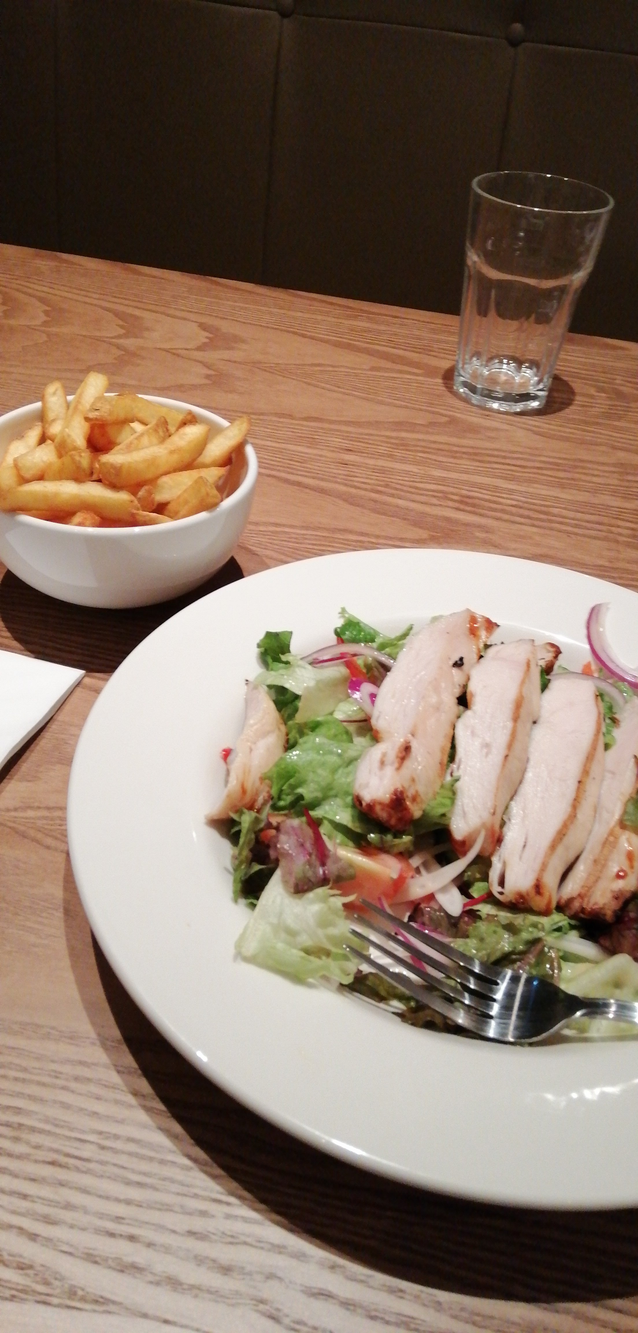 Premier Inn Wokingham Town Centre-餐饮