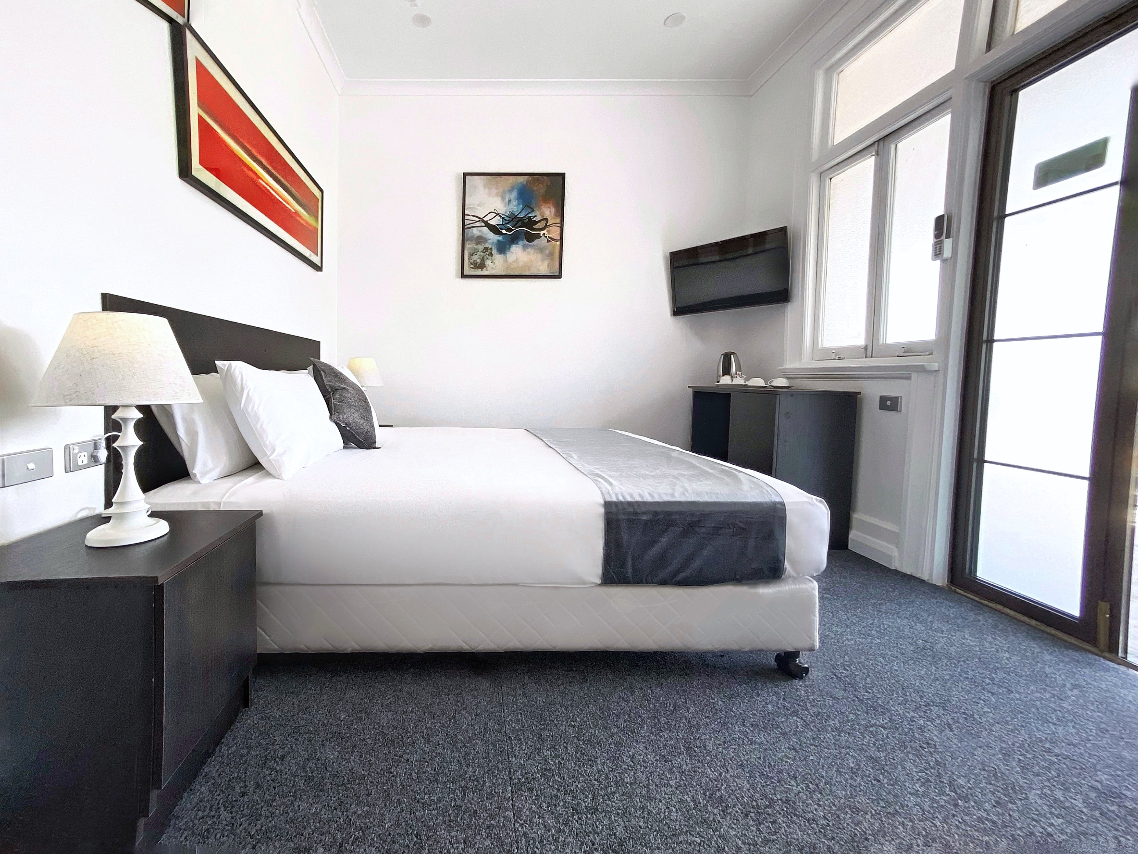 Commercial Hotel Hay-官方