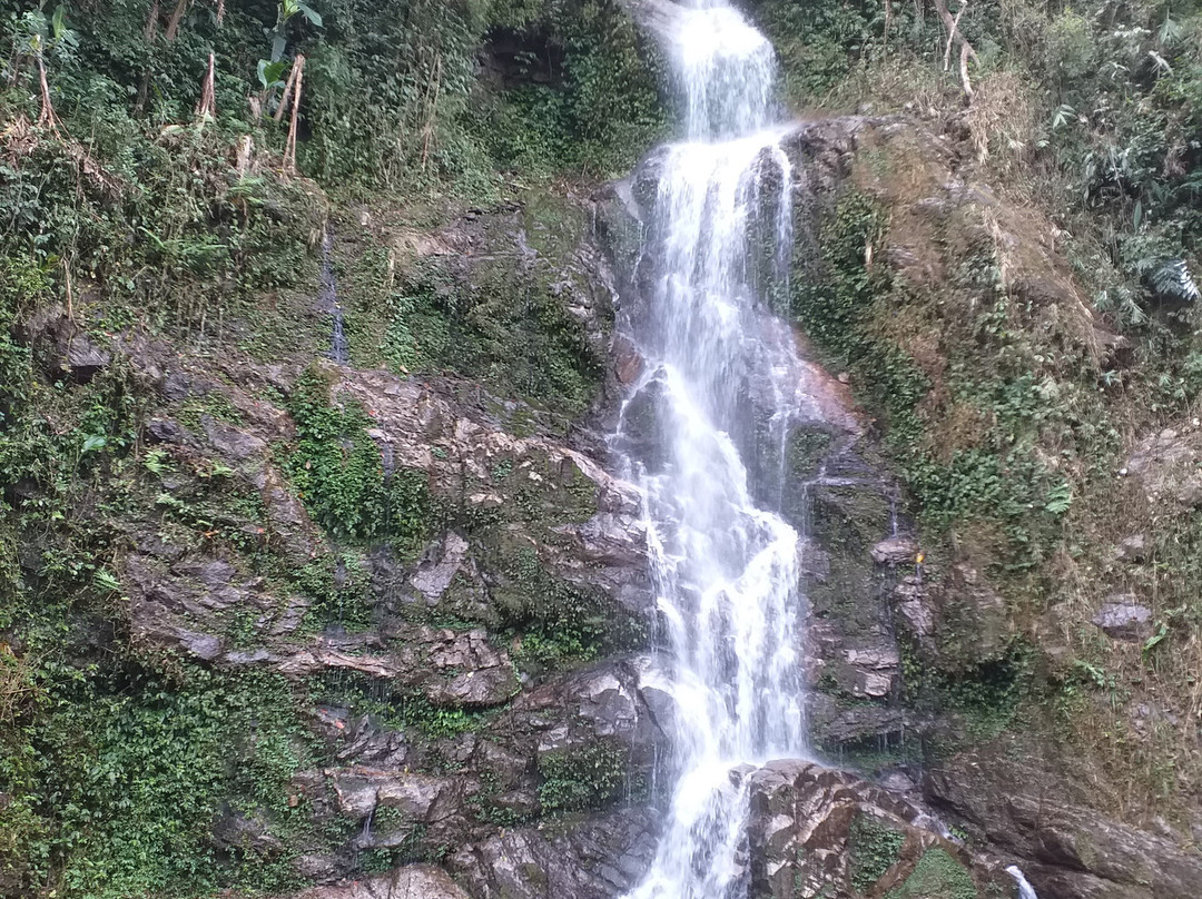 Rimbi Waterfalls景点图片