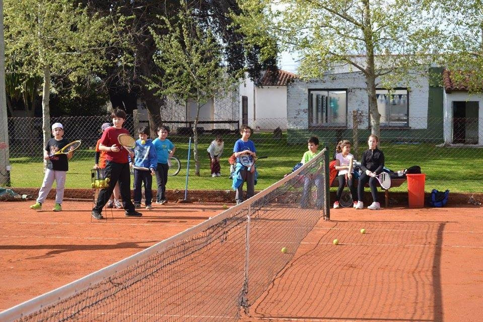 Complejo Deportivo La Azucena景点图片
