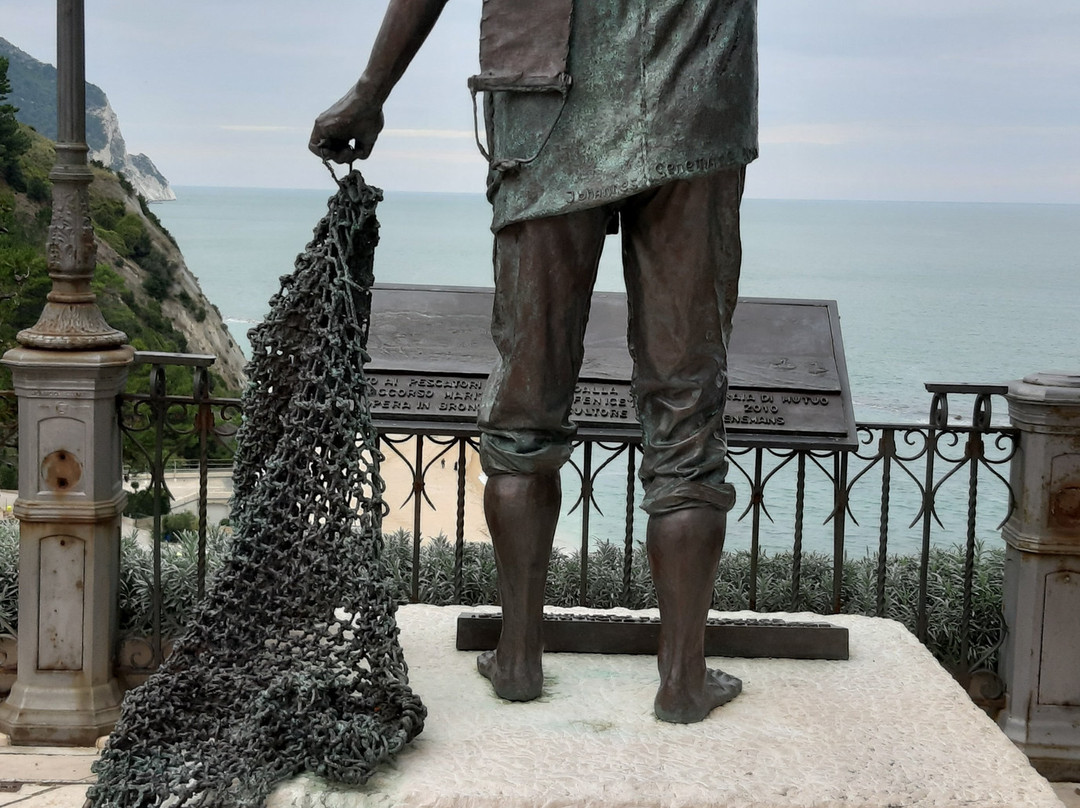 Monumento al Pescatore-努马纳必去景点
