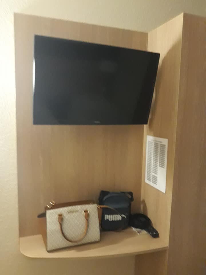 Brit Hotel Tours Nord-泳池