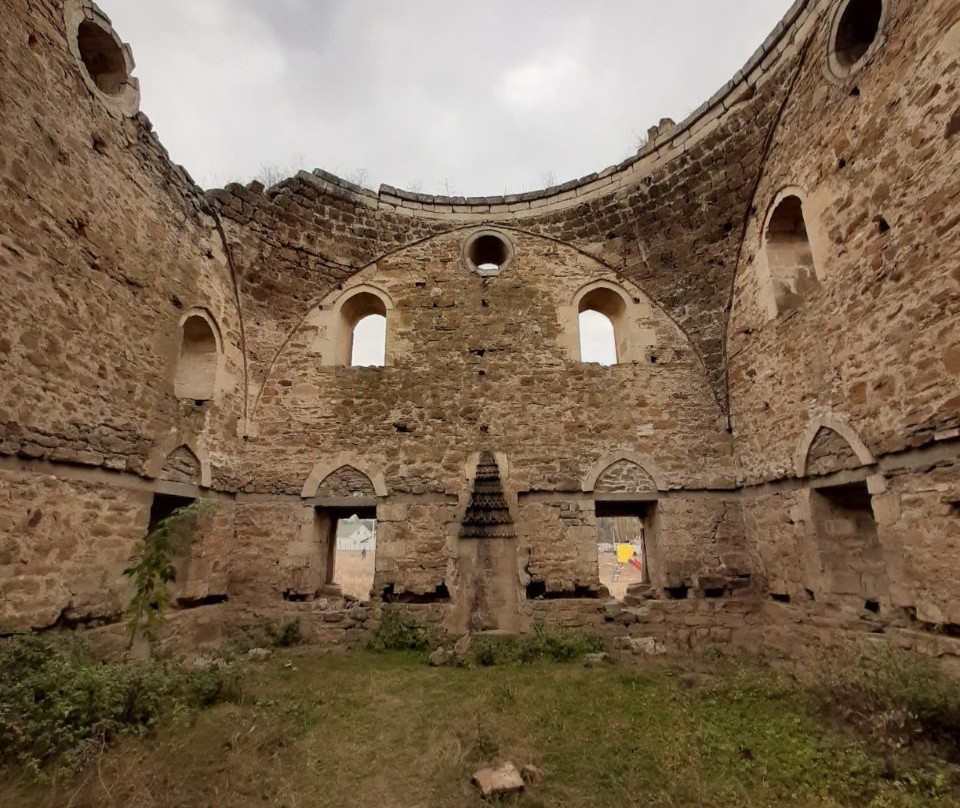 Eski Sarai Jami Mosque-Pionerskoye必去景点