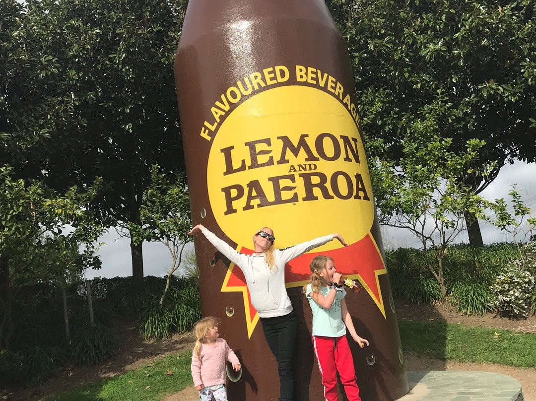 Lemon & Paeroa Bottle景点图片