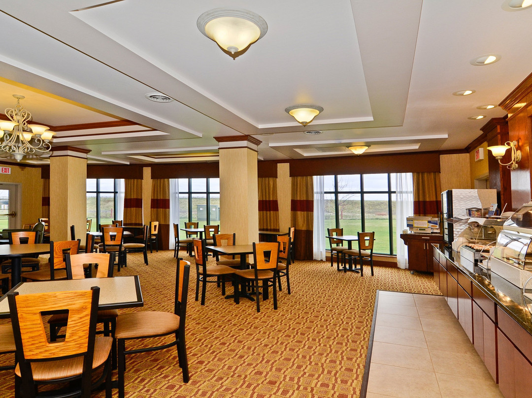 Holiday Inn Express & Suites Fort Atkinson by IHG主图