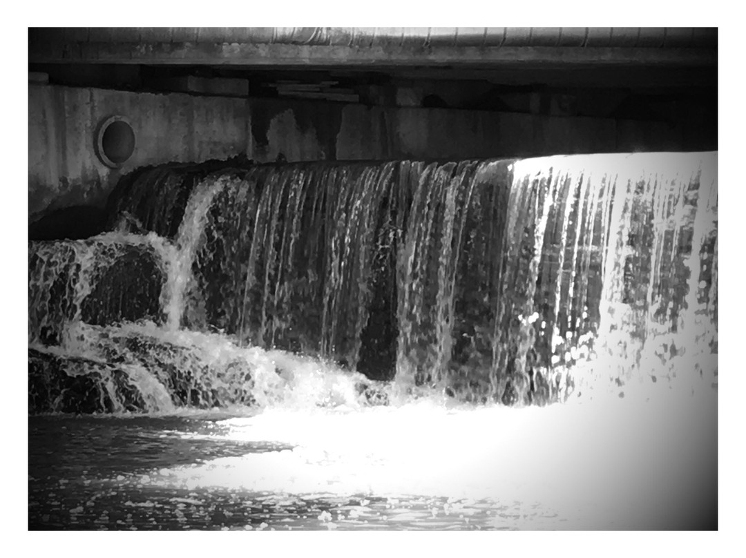 Aquetong Creek Dam Waterfall景点图片