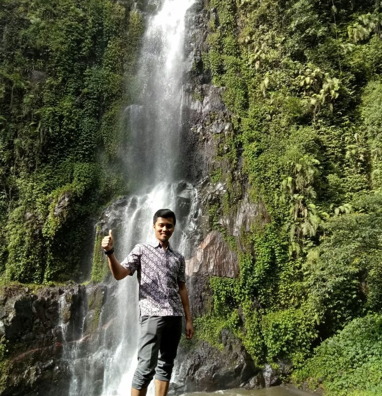 Coban Jodo Waterfall景点图片
