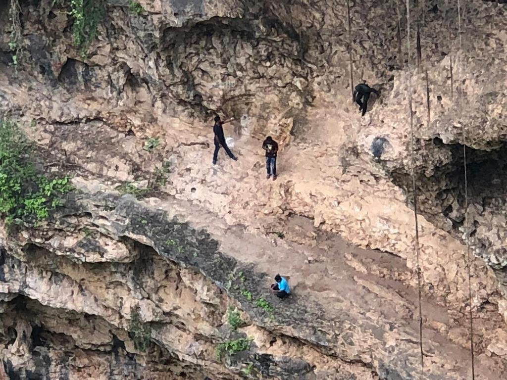 Teeq Cave and Tawi Ateer Sinkhole-塞拉莱必去景点