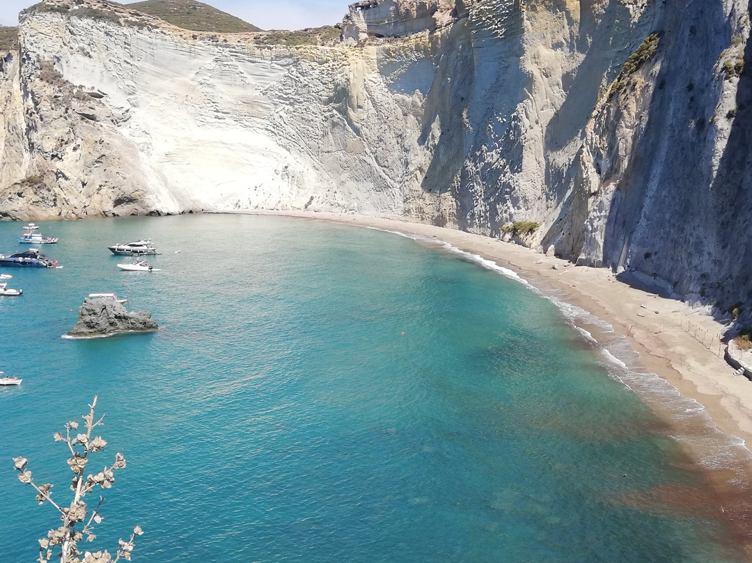 Chiaia Di Luna-Ponza Island必去景点