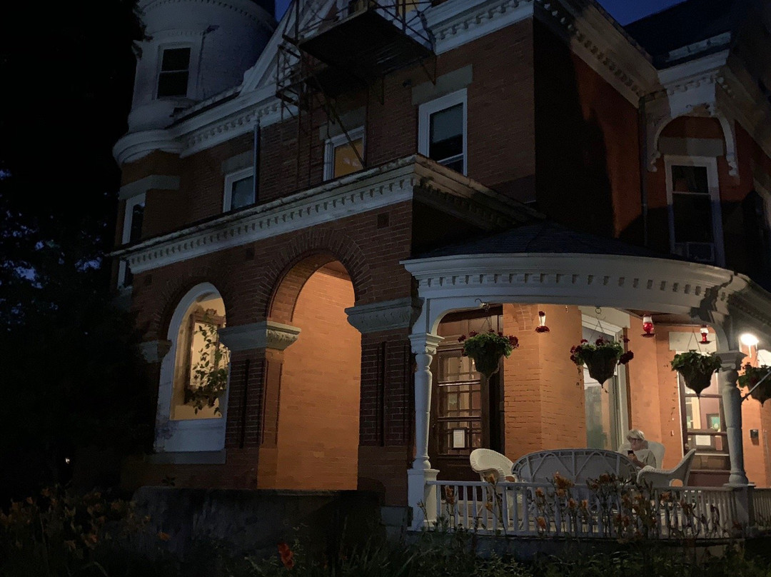 Edwards Waterhouse Inn主图