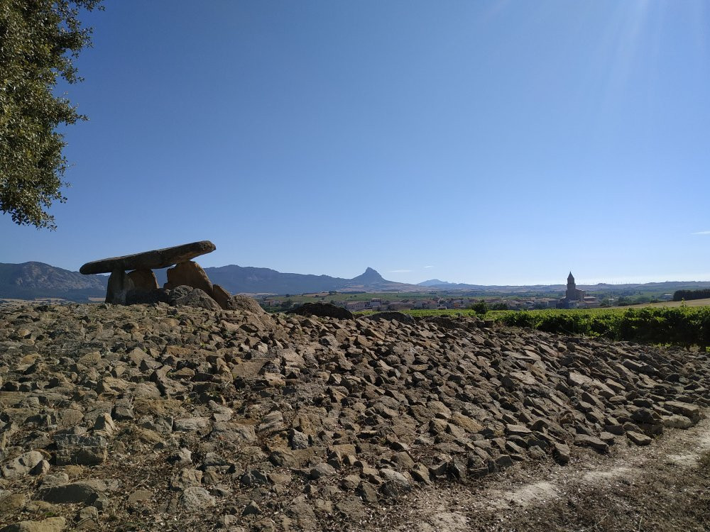 Dolmen La Chabola de la Hechicera-El Villar必去景点