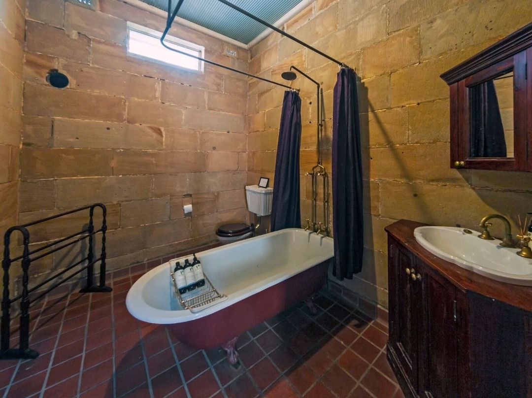 The Courthouse主图