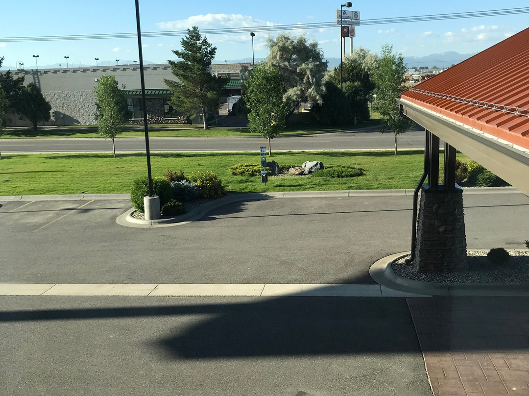 贝尔格莱德智选假日套房酒店主图