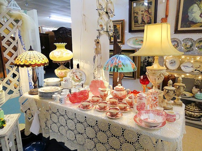 Daphne Antique Galleria景点图片
