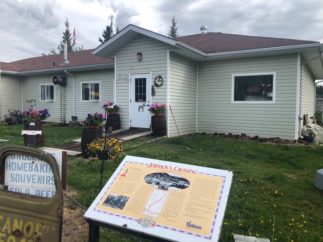 Johnson's Crossing Lodge主图