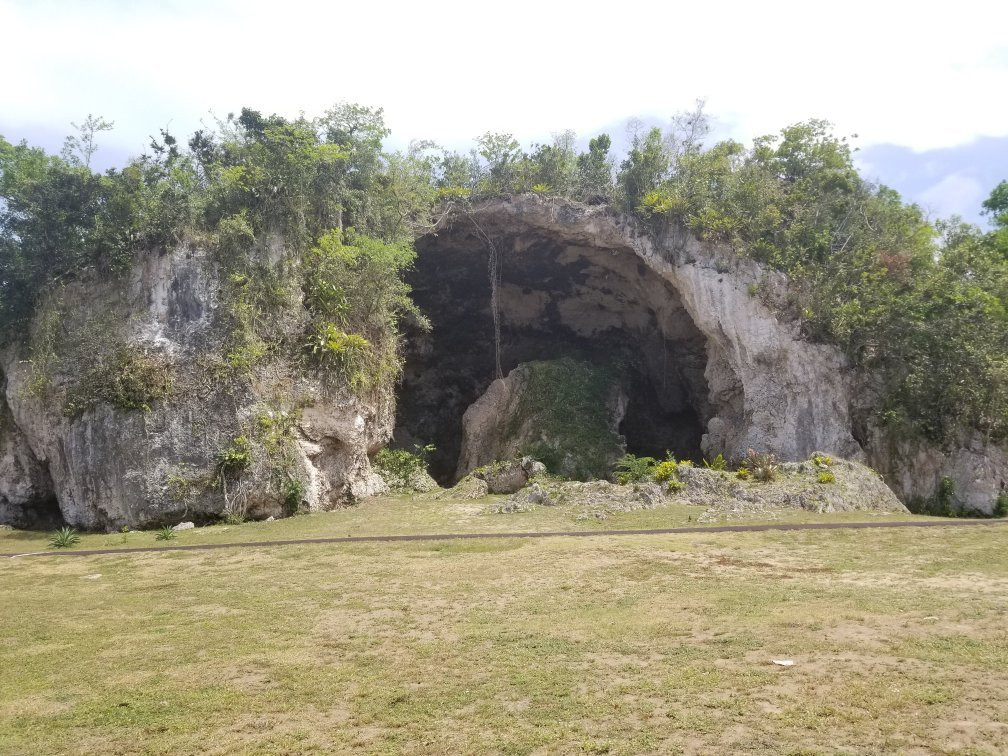 Monumento Historico Cueva Maria de La Cruz-Loiza必去景点