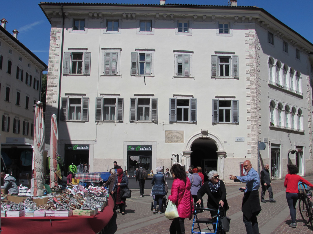 Piazza Erbe di Rovereto景点图片