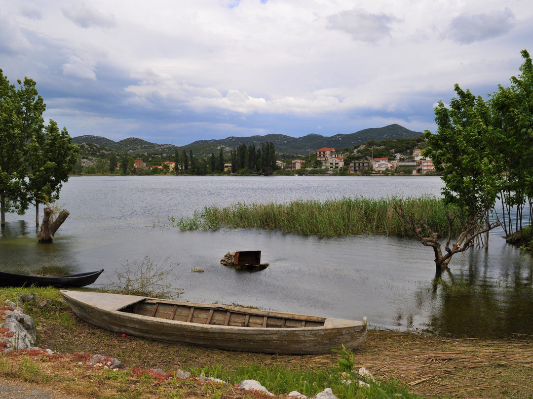 Bacina Lakes景点图片