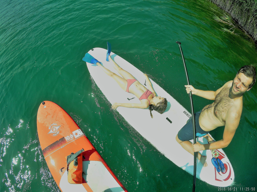 Paddle Surf Bacina Lakes景点图片