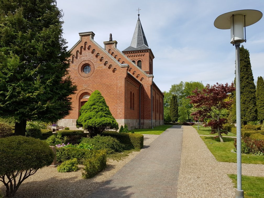 Veerst Church景点图片