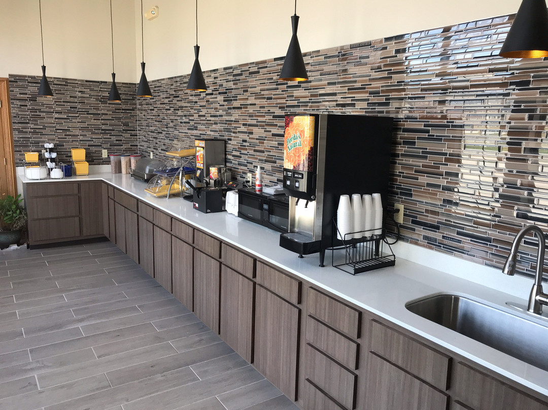 Days Inn by Wyndham Grove主图