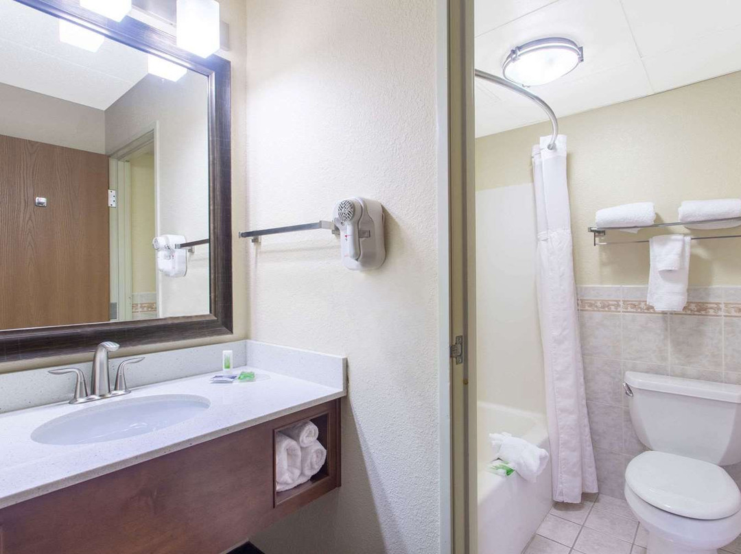 AmericInn by Wyndham Sheboygan主图