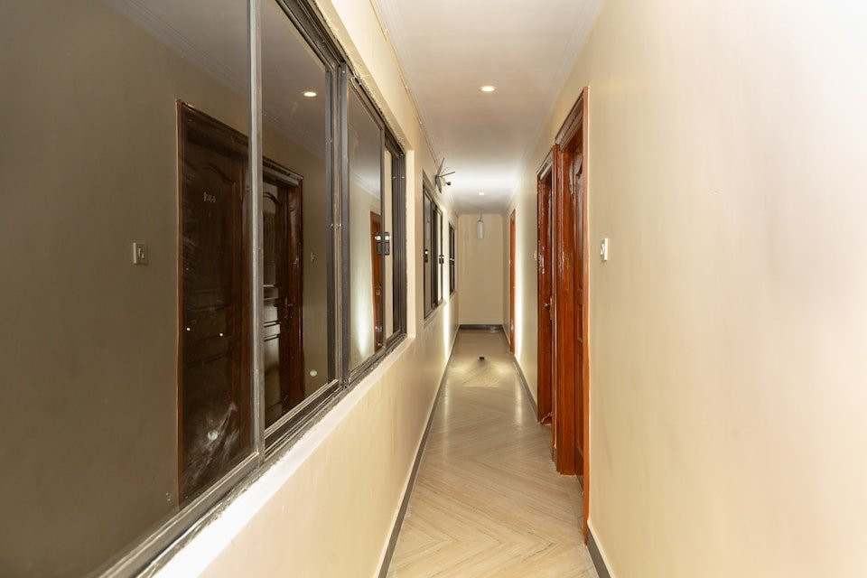 OYO 22105 Hotel Half Moon Inn主图