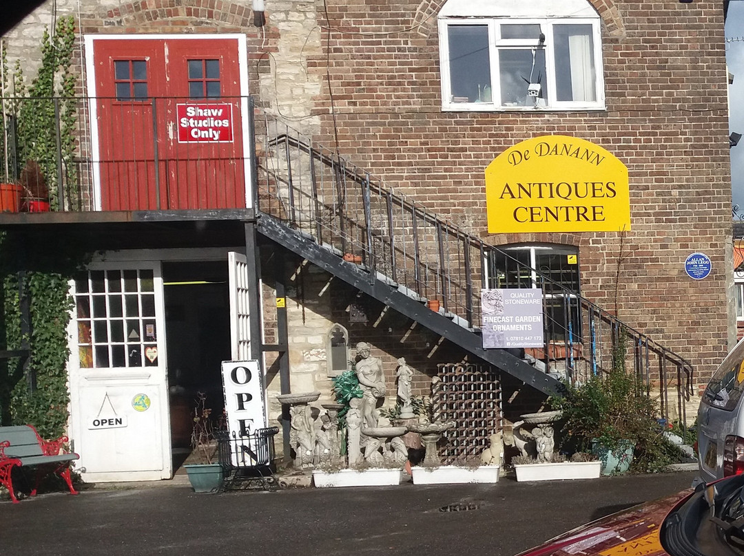 De Danann Antiques Center-多切斯特必去景点