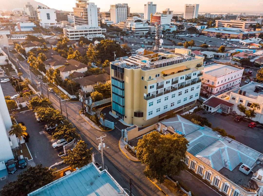 R Hotel Kingston主图