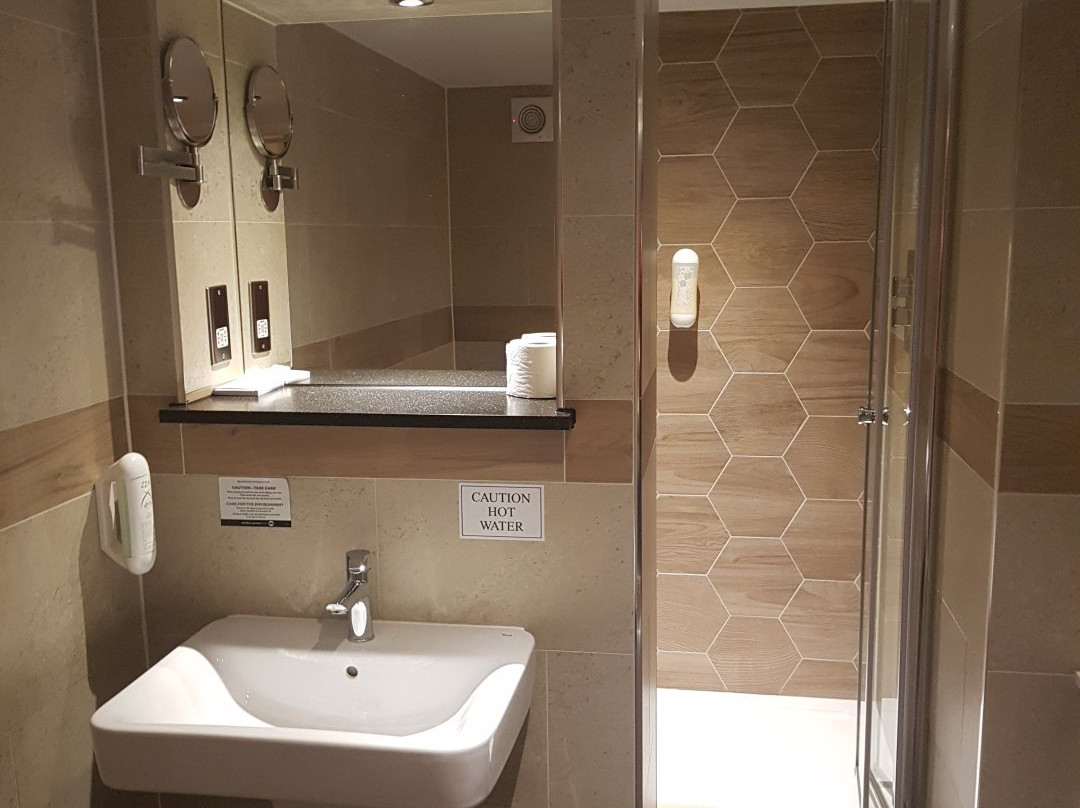 The Crown Hotel主图