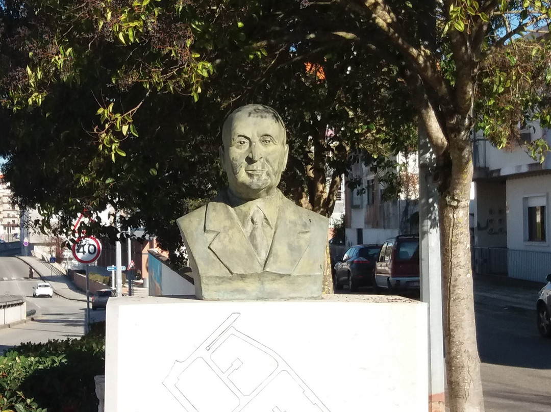 Monumento Busto a Alvaro Sampaio-阿威罗必去景点