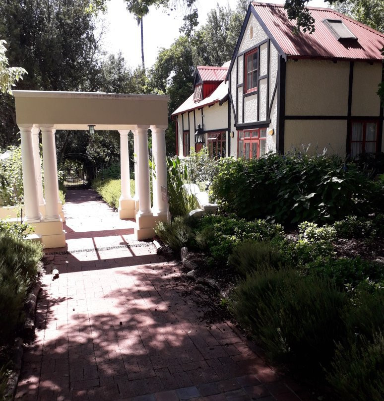 祖马鲁斯特旅馆主图