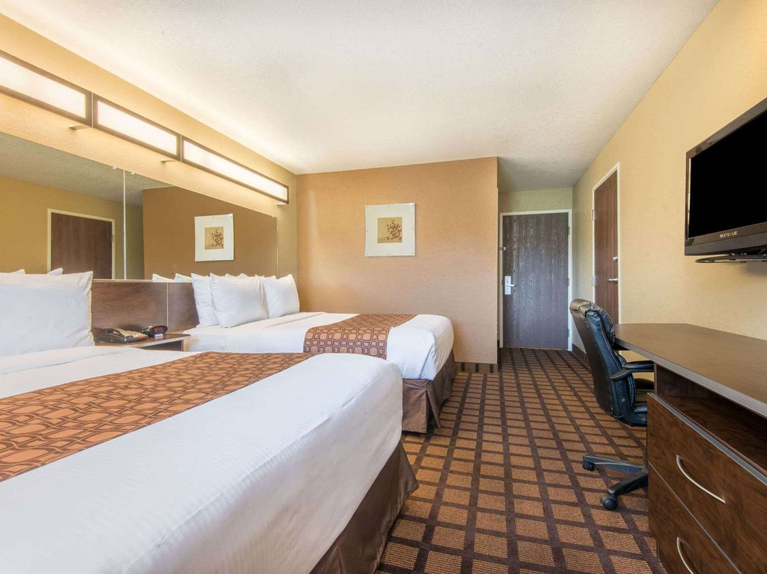 Microtel Inn & Suites by Wyndham Montgomery主图