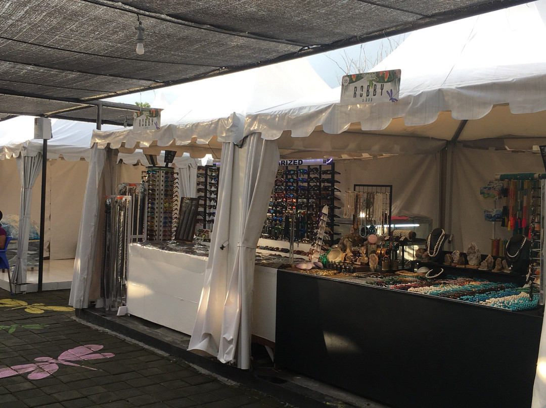 The Flea Market Petitenget景点图片